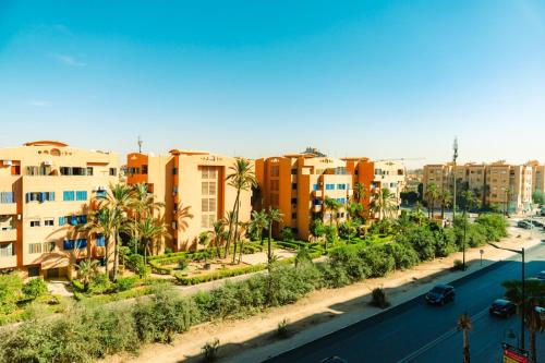 Chic Marrakech Getaway with Pool, Gym & Security