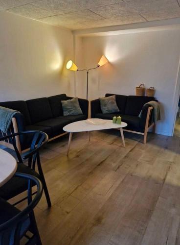Vybavení, Bredgade 38 - Downstairs in Sonder Felding