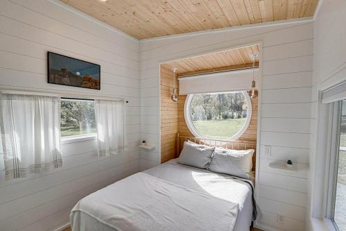 Little Creekside Rest by Venture Smoky Mountains – khách sạn tại Ngoại ô Pigeon Forge