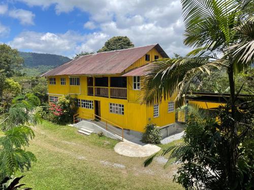 Hda San Vicente Yellow House Trails & Lodge