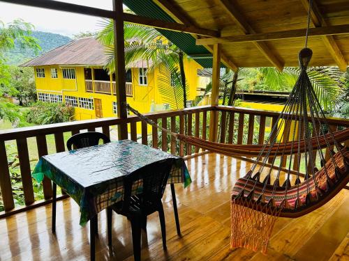 Hda San Vicente Yellow House Trails & Lodge in 明多