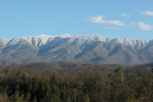 Mount LeConte Mansion by Venture Smoky Mountains