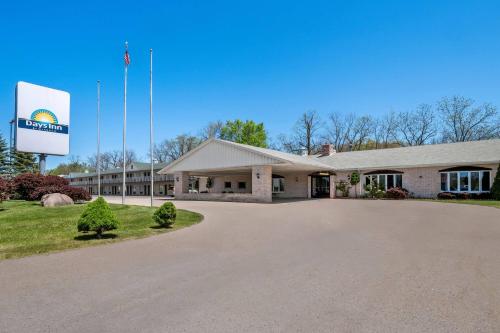 Days Inn by Wyndham Whitmore Lake - image 13