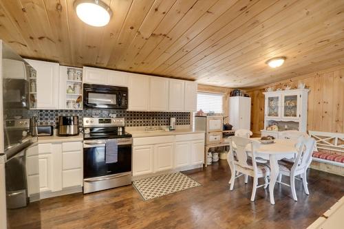 Smokey Mountain Hideaway by Venture Smoky Mountains