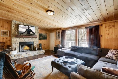 Smokey Mountain Hideaway by Venture Smoky Mountains in Pleasant Hill