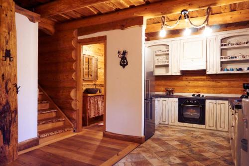 virtuve, Timber Charm Chalet in Rau Saduluja