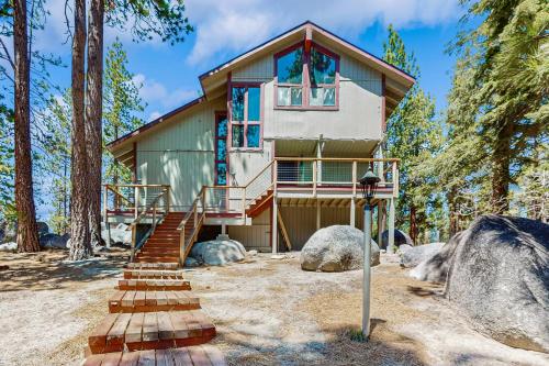 The Bunk and Birch Retreat in Tahoe Valley