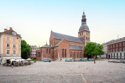 Doma Church apartment, Rīga (photo 6)