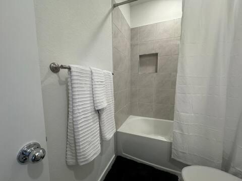 Moderno Town House a estrenar-Esperanza in Florida City, USA