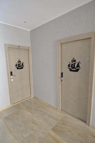 Фойє, Vila Galleon in Костінешть