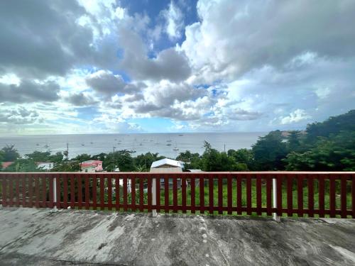 Balcony/terrace, HillTop Manor in Grenville