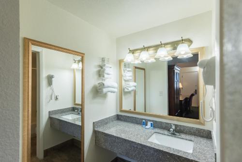 1st Interstate Inn Montrose - 화장실