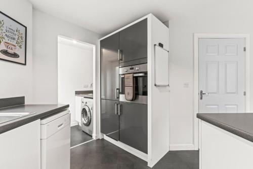 #16 Detached Stunning Lux 3 Bed home  Parking NEC