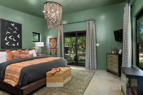 An Ololo #3 private hot tub & fire pit in Fredericksburg, USA