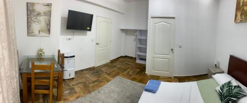 Deluxe Family Room image 10