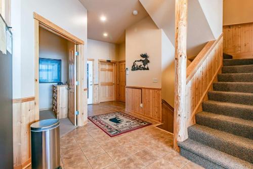 Incredible Views w Garage on Lake and bike trail - image 9