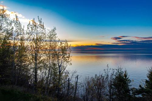 Incredible Views w Garage on Lake and bike trail - image 10