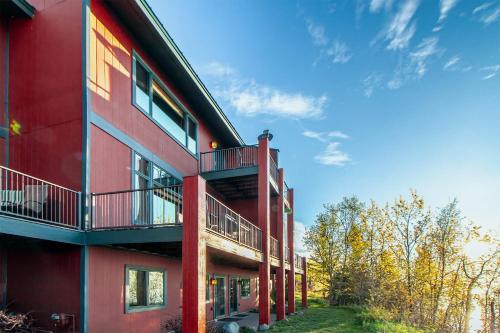 Incredible Views w Garage on Lake and bike trail in Tofte (MN)