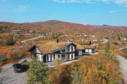 Modern mountain cabin skiing, views and hiking, Kravikfjord