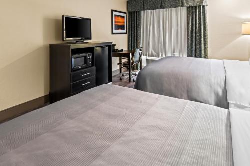Quality Inn & Suites Granbury - image 14