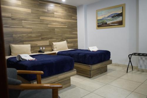 Double Room image 3
