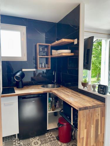 virtuve, Studio indépendant à la campagne (Studio independant a la campagne) in Ecos
