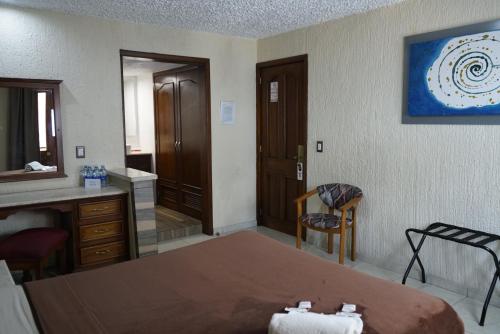 Standard Room image 9