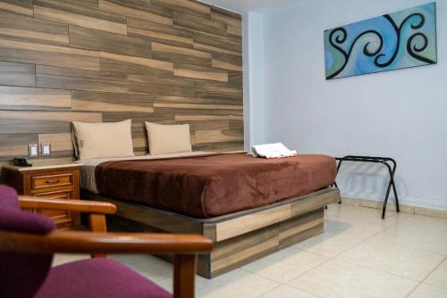 Standard Room image 7