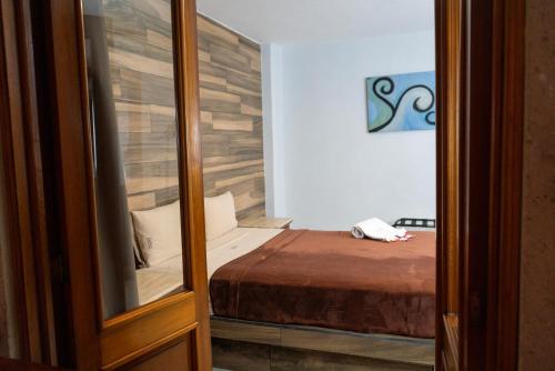 Standard Room image 2