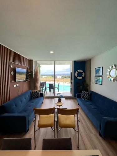 One-Bedroom Apartment image 3