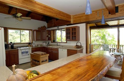 Manini Point Houseat Kealakekua Bay in Honaunau-Napoopoo (HI)