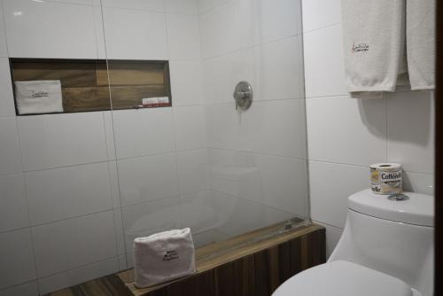 Quadruple Room image 6