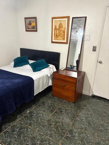SNUG MINIMALIST FULL BED NEAR DOLPHIN MALL/FIU in Miami, USA