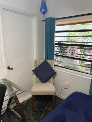 SNUG MINIMALIST FULL BED NEAR DOLPHIN MALL/FIU in Miami, USA