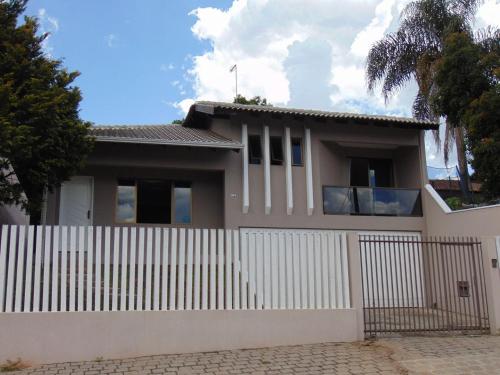 Casa Grande 3 quartos, perto parque Barigui