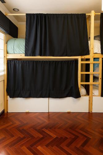 1 bunk bed