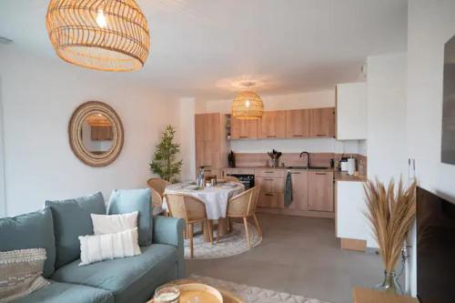 Apartment with mountain views in Antibes in Le Ponteil