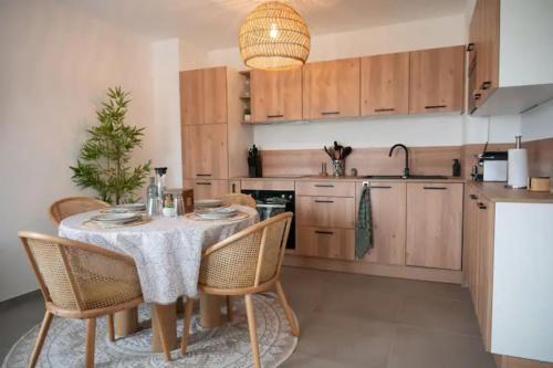 Apartment with mountain views in Antibes in Le Ponteil