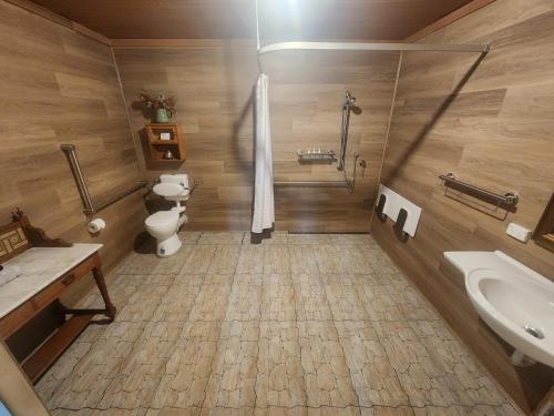 LeVar -Historic accessability accommodation with Ensuite and Mod Cons in Hoddys Well