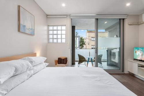 Bright Studio with Balcony near Coogee Beach, Sydney (zdjęcie 7)