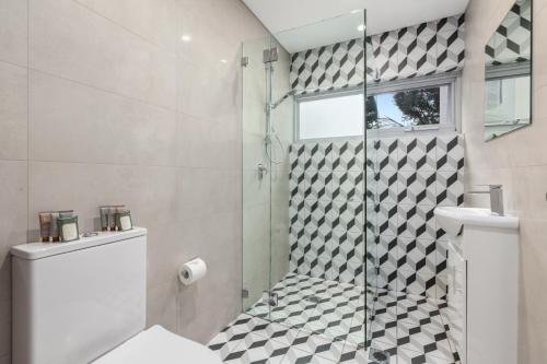 Bright Studio with Balcony near Coogee Beach, Sydney (zdjęcie 8)