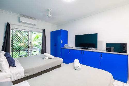 Deluxe Twin Room with Private Bathroom image 3