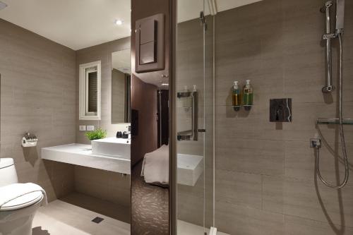 room detail thumbnail 2