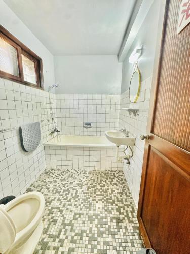Five-Bedroom House image 4