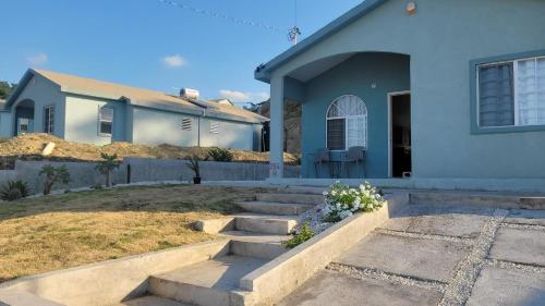 Irie Rock Cottage - Close to the Beaches and Attractions, Spa Treatment- Discovery Bay, St Ann in Discovery Bay