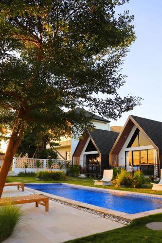 Villa with Garden View image 1