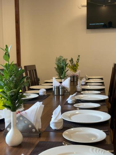 Restaurant, Snow Park Villas & Resort in Aleo