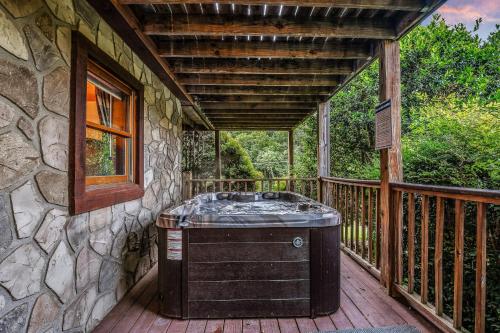The Ranch Cabin in Great Smoky Mountain in Pigeon Forge Suburbs