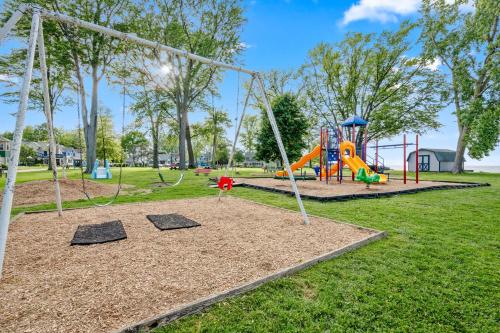 Cedar Point, Kalahari, Sports Force, Hot tub, Fire pit, EV, Pets, Beach, Fireplace, Park in Huron