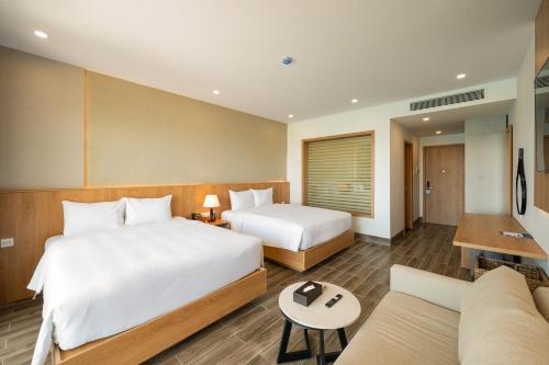 Deluxe Twin Room with Sea View image 6
